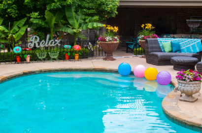 Navarre pool algae cleaning before