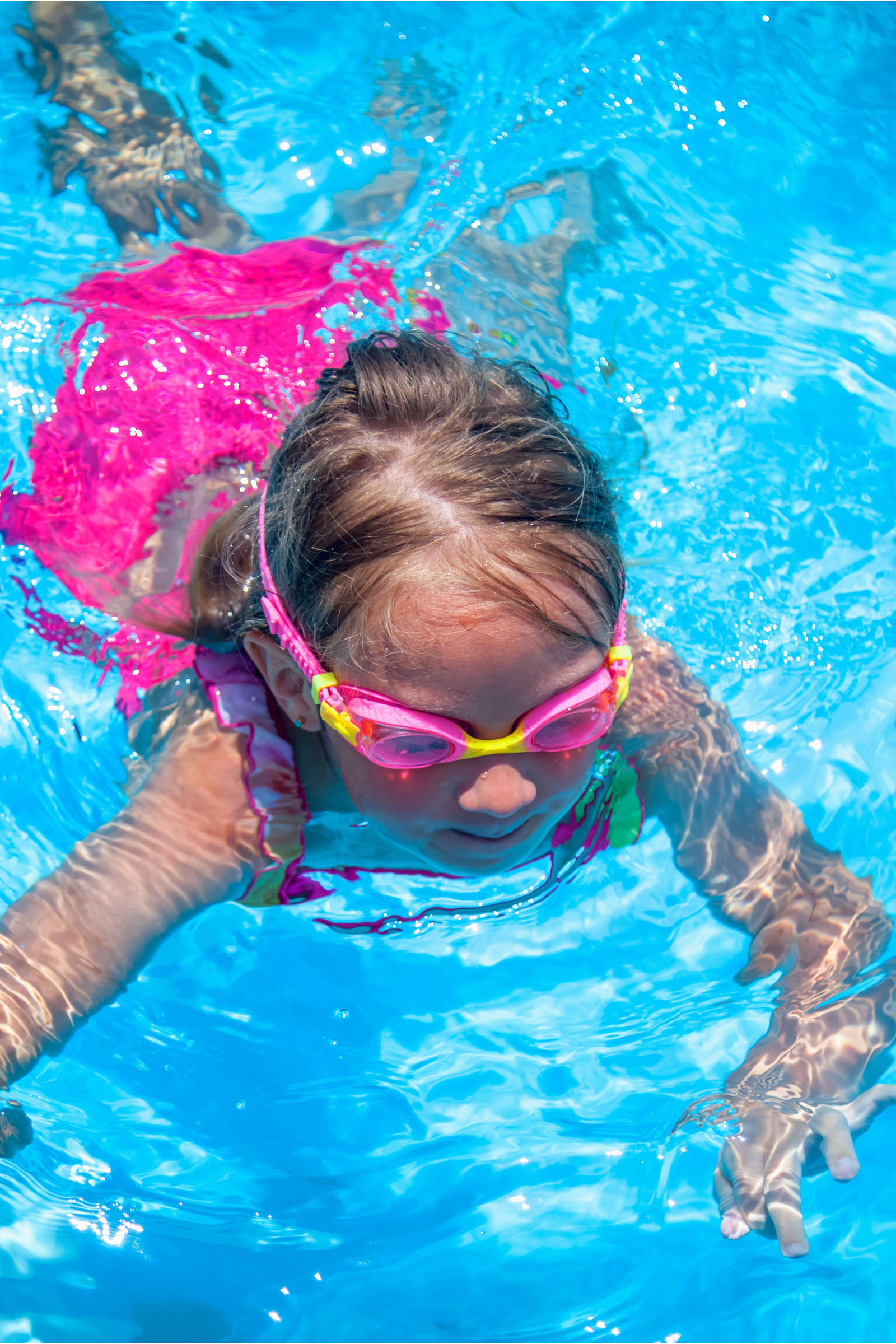 pool cleaning navarre, a quality pool service